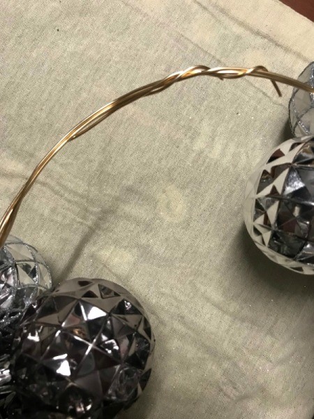 Christmas Ornaments Wreath - twisted wires