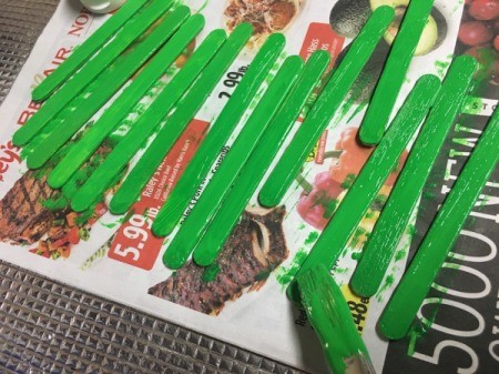 Popsicle Stick Wreath - paint sides and one surface green