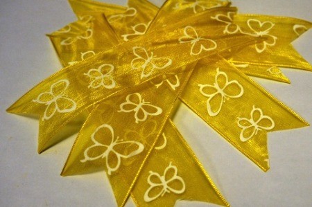 Pleated Ribbon Brooch - cut a v in both ends of each piece of ribbon