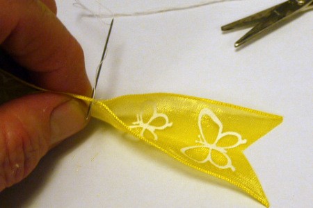 Pleated Ribbon Brooch - fold one piece together lengthwise and stitch