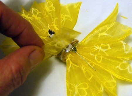 Pleated Ribbon Brooch - glue to backside to neaten it up and hide stitches