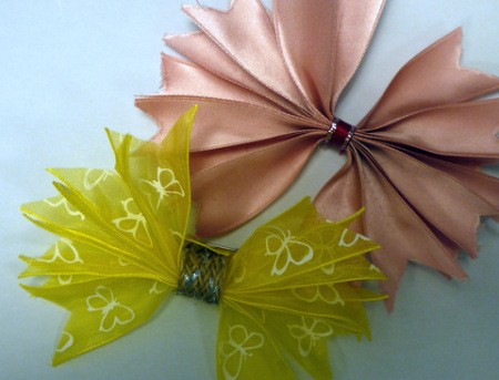 Pleated Ribbon Brooch - experiment with various types and colors of ribbon