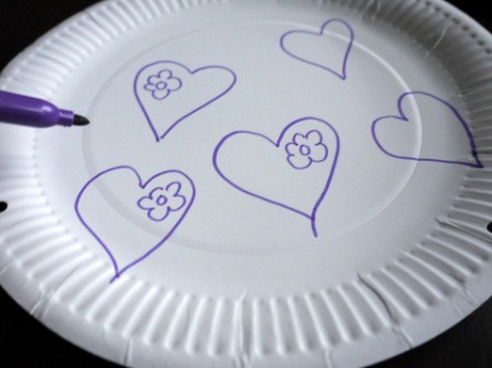 Hot Air Balloon Decoration - draw a design on the paper plate