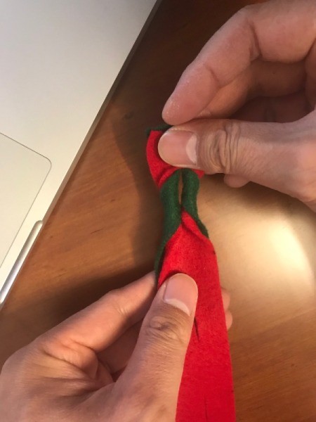 Easy Christmas Felt Garland or Bracelet - pull through