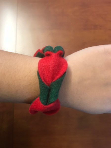 Easy Christmas Felt Garland or Bracelet