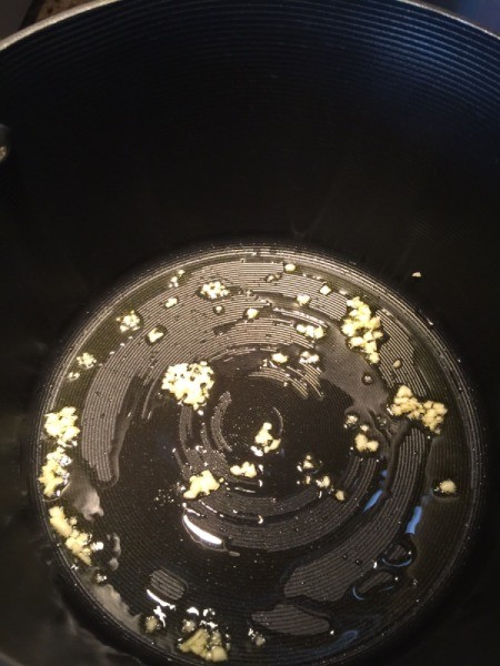 garlic in pan