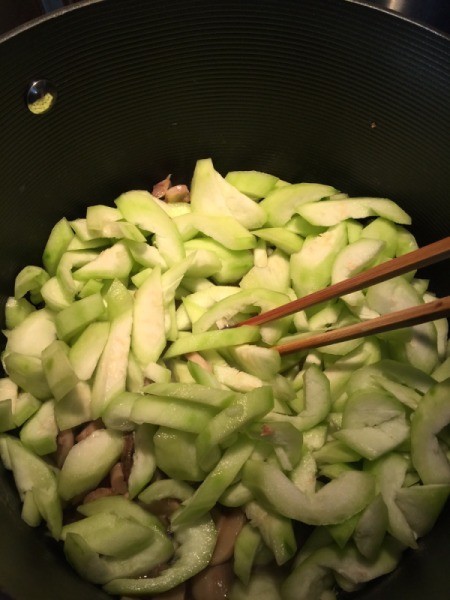 Luffa, Mushroom and Shrimp Stir Fry