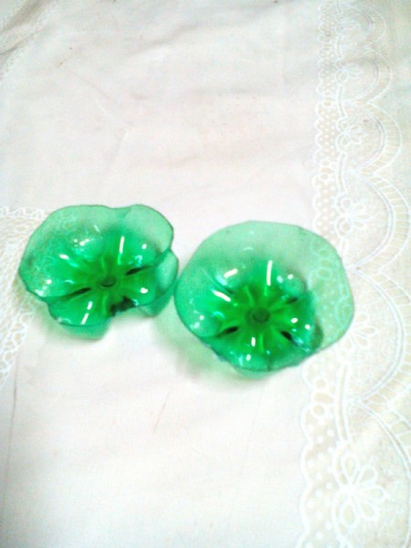 Plastic Bottle Christmas Tree - make stand by gluing two bottoms together