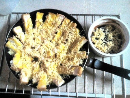 Cheesy Pizza Bread Sticks and sauce