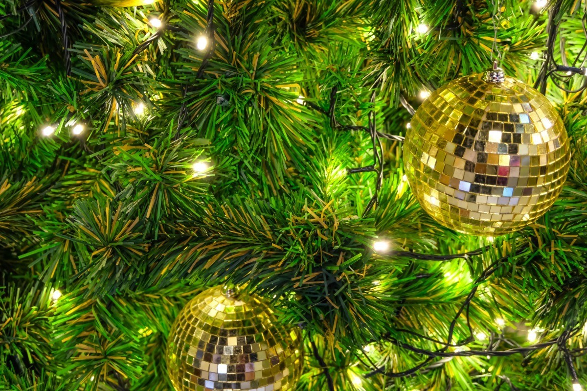 How to Change Pre-lit Christmas Tree Lights to Flashing