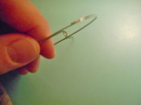 Delicate Memory Wire Beaded Bracelet - make a 90 degree bend of the circle of wire