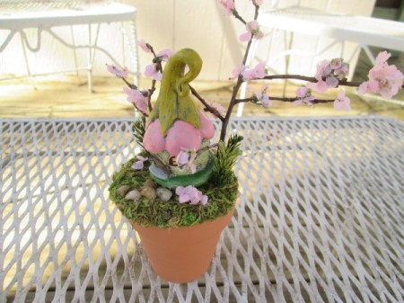 The Smallest Fairy Garden - garden on wire rack
