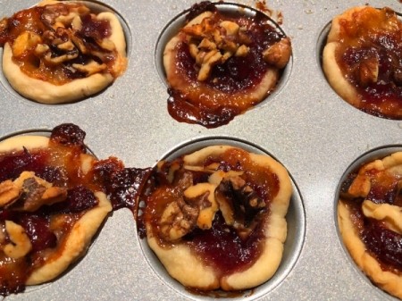 baked Cranberry Brie Walnut Cups