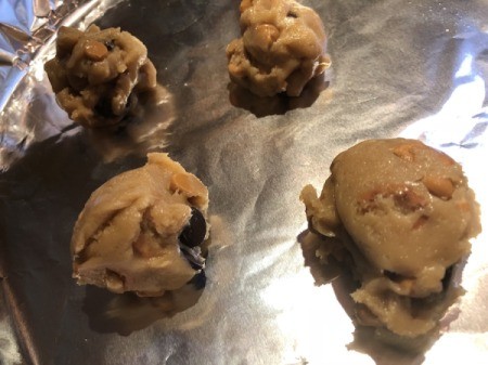 cookie balls on cookie sheet
