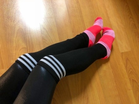 DIY Arm Warmers from Socks - save the feet for no-show sock liners