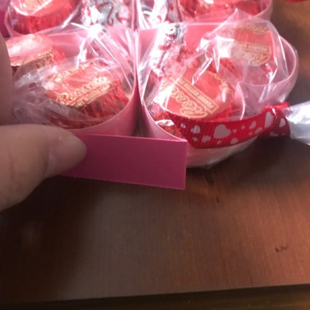 Valentine's Heart Chocolate Candy/Coupon Gift - add a thicker paper rim around the circle