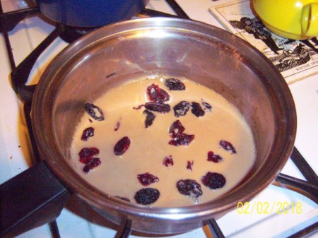 milk oatmeal and raisens