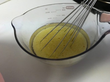 mixing liquid in cup