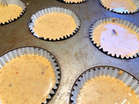 Ffilling muffin tins