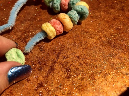 Heart-Shaped Cupcake Topper - thread the cereal onto the pipe cleaner from both sides leaving the bottoms bare for inserting into the cupcake