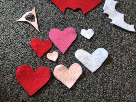 No-Sew Gradient Felt Heart Purse - repeat with other colors of felt