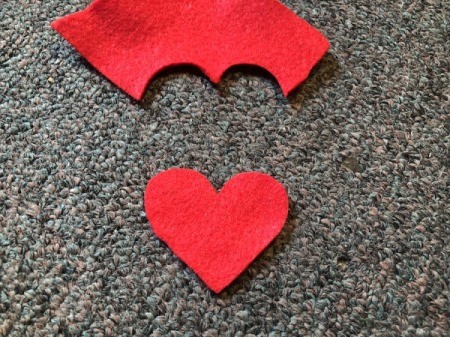 No-Sew Gradient Felt Heart Purse - open for first heart