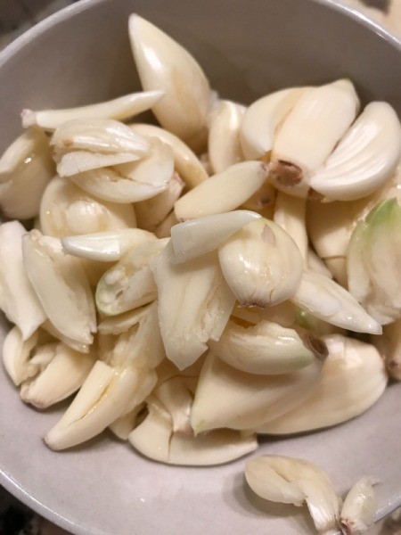 peeled garlic cloves