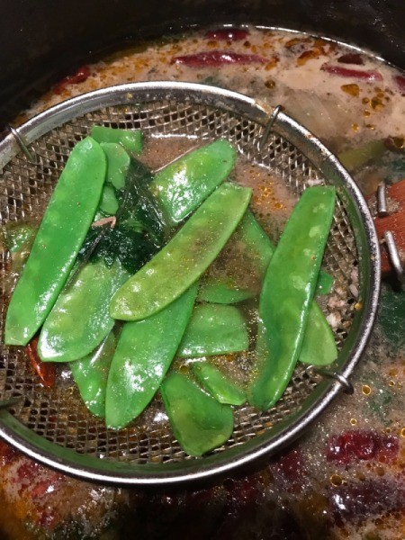 removing snow peas from pot with strainerHot Pot