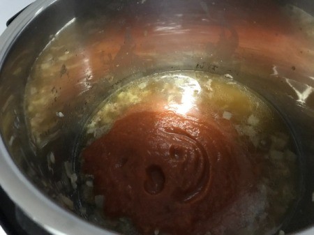 tomato sauce added to pot