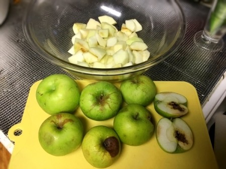 apples and cut apples