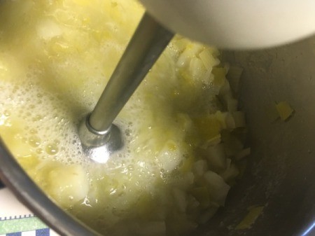 immersion blender in soup