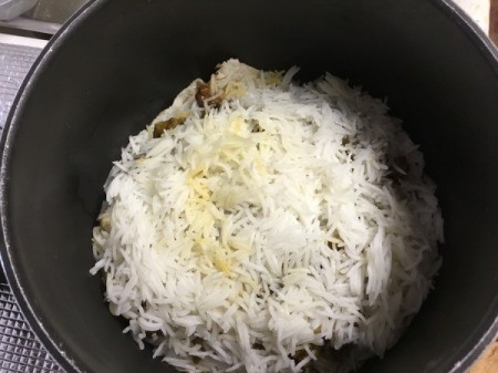 alternating meat and rice layers