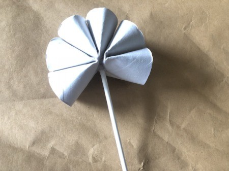 Cardboard Tube Shamrock - glue on the third one and glue the stick under for the stem