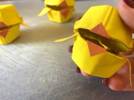 Egg Carton Easter Chick Containers - glue one on the inner top cup and one on the bottom