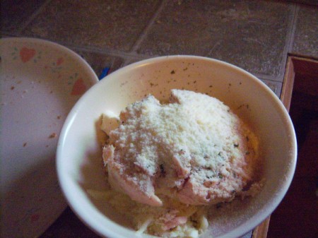 Tuna topping ingredients in bowl