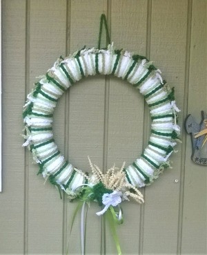 Yarn Chain St. Patty's Wreath - finished wreath hanging on an exterior wall