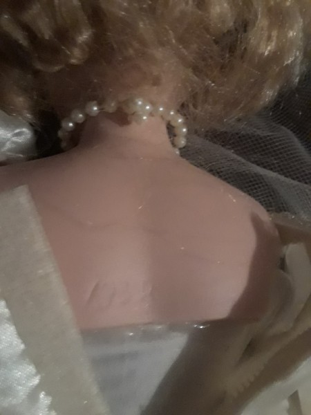 Identifying a Porcelain Doll - doll's neck