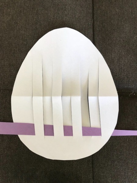 Woven Egg Paper Mat - begin weaving