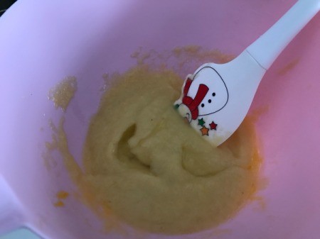 mixing applesauce in bowl
