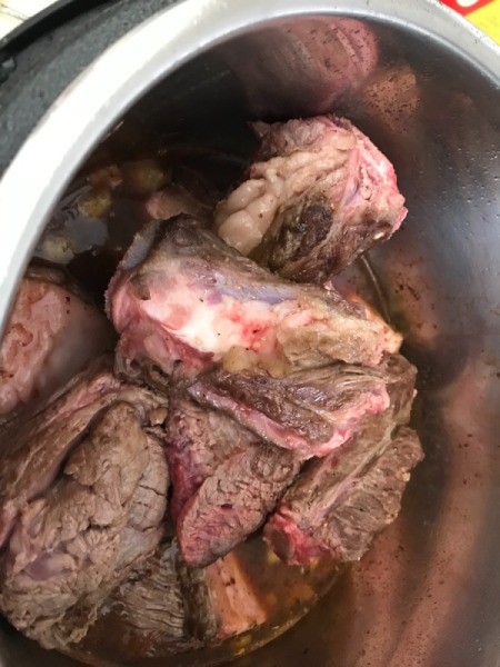 adding browned Short Ribs to pan