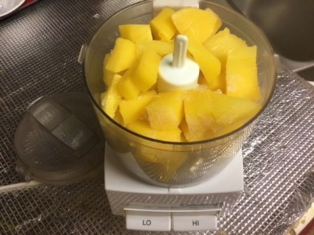 pureeing mango and pineapple in food processor