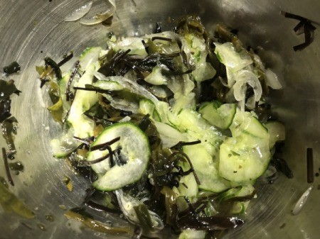 adding Wakame to Salad