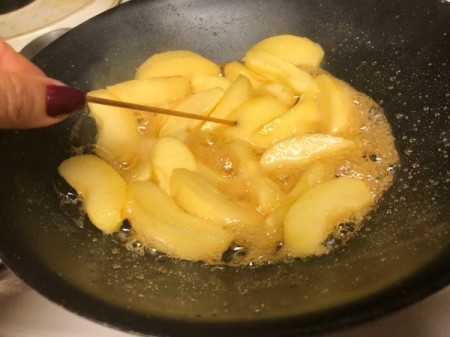 checking apples for doneness