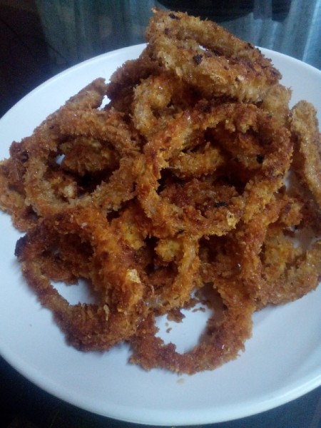 fried Onion Rings on plate
