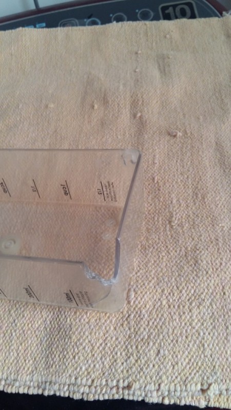 Replacement Parts for a Vidalia Chopping Wizard - closeup of cracked corner of plastic tray