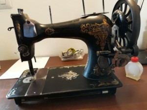 Determining the Age of an Old Sewing Machine - ornate antique sewing machine