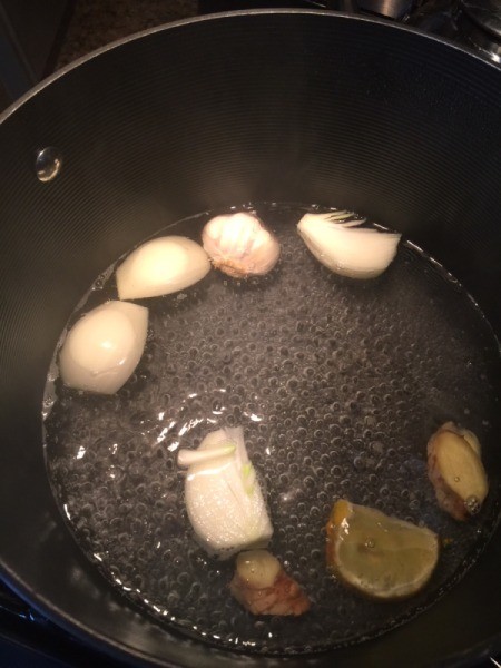 garlic and lemon in pan