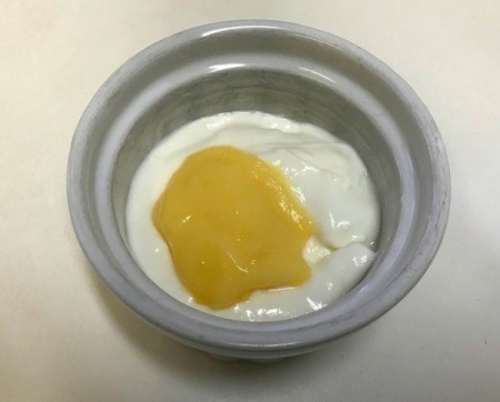 Lemon Curd on yogurt in bowl