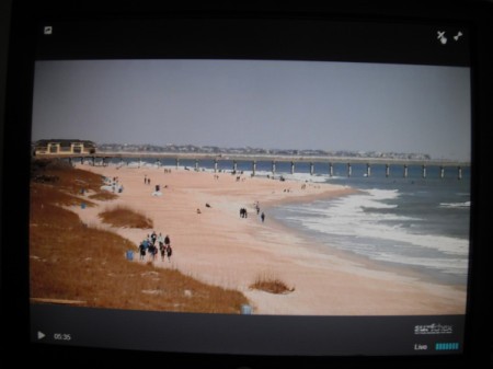 A web cam showing a beach in North Carolina.