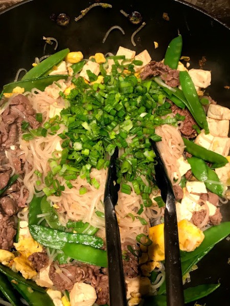 Beef and Tofu Pad Thai with added green scallions